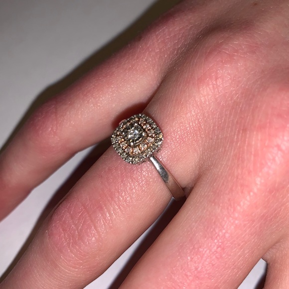 Kay Jewlers Promise Ring - Picture 3 of 6